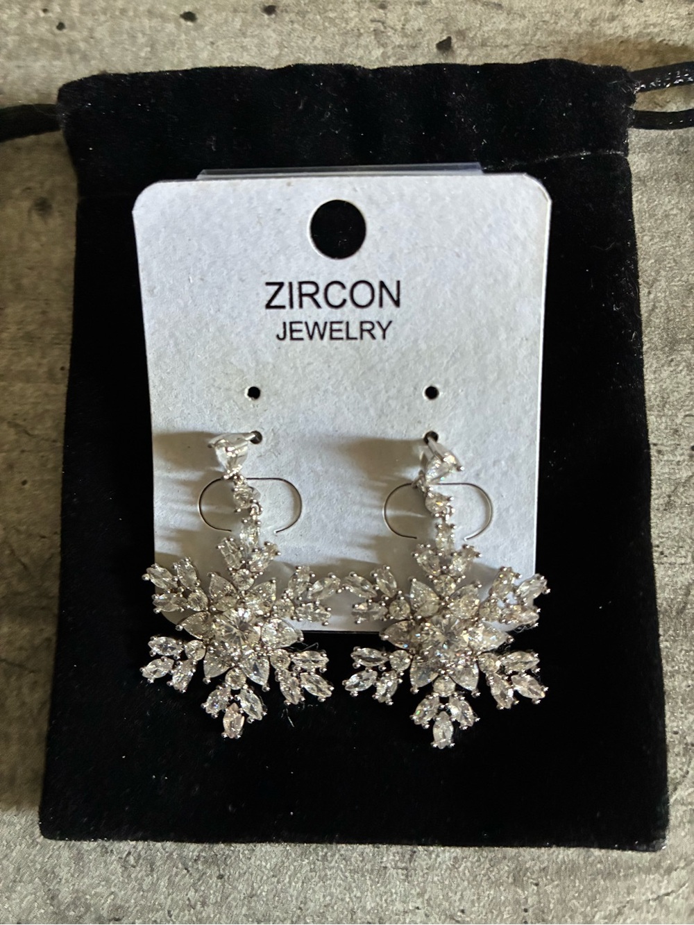 Zircon snowflake earrings